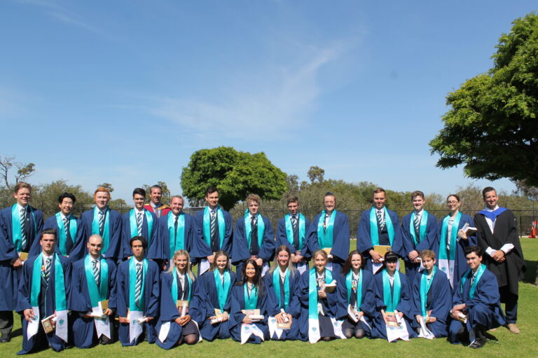 Court Grammar School alumni